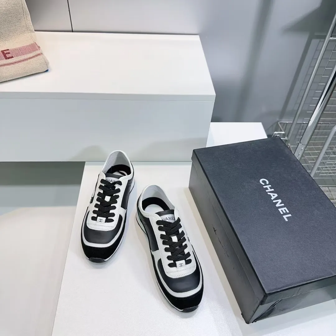 👟👟Ex-factory price 440👟👟 CHANEL Chanel 2025 new panda sneakers, color matching thick-soled casual sports shoes, upper: imported calfskin/imported suede, lining: imported sheepskin lining, outsole: TPU original outsole Size: #35-40 (40 customized, non-refundable)